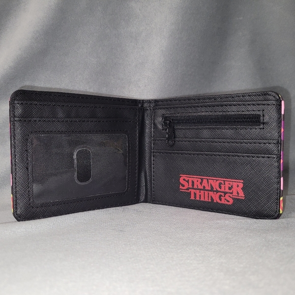 Stranger Things Wallet - Picture 5 of 16